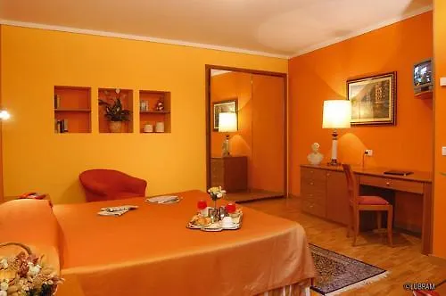 فندق Intra Hotel 3*