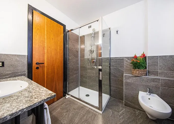 Intra Hotel فندق