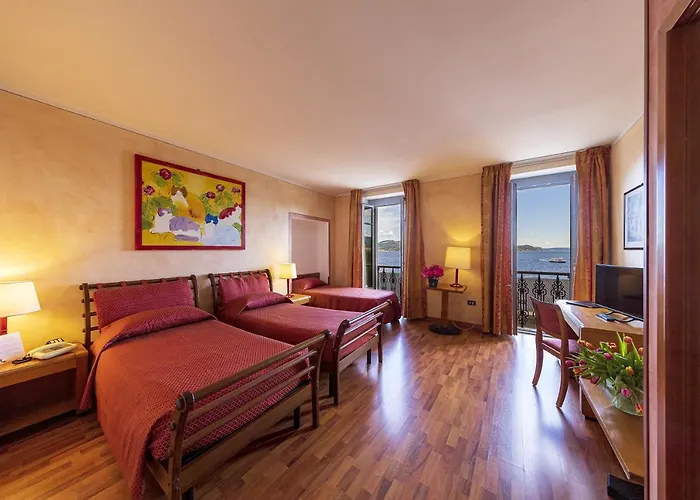 Intra Hotel فندق