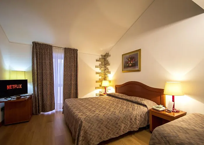 Intra Hotel فندق إنترا